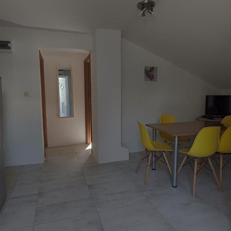 Apartman Tea Karlobag Exterior photo
