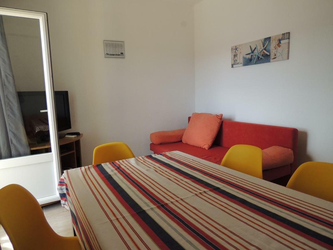 Apartman Tea Karlobag Exterior photo