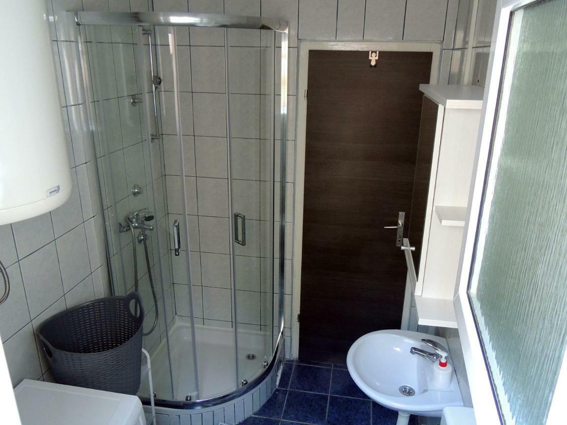 Apartman Tea Karlobag Exterior photo